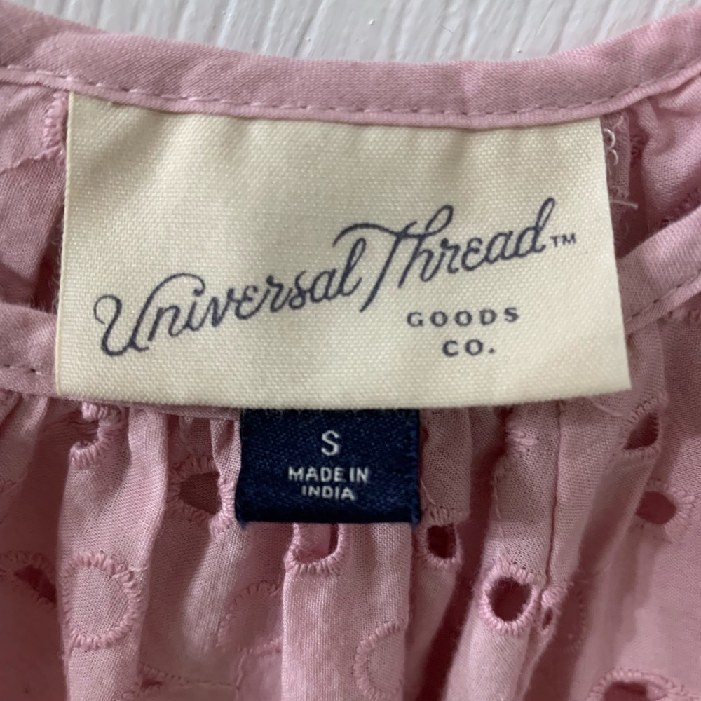 Universal Thread Eyelet Top - Picture 3 of 12
